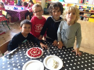 Les MS/GSA cuisinent pour leurs parents pour la réunion de classe