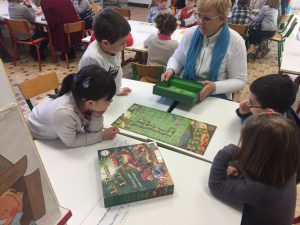 Activité jeux de société dans la classe MS/GS